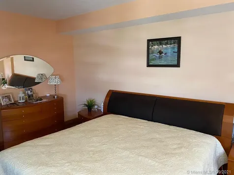 17275 Collins Avenue Sunny Isles Beach FL 33160