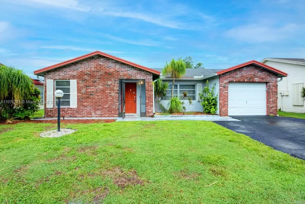 7305 Pine Forest Circle Lake Worth FL 33467