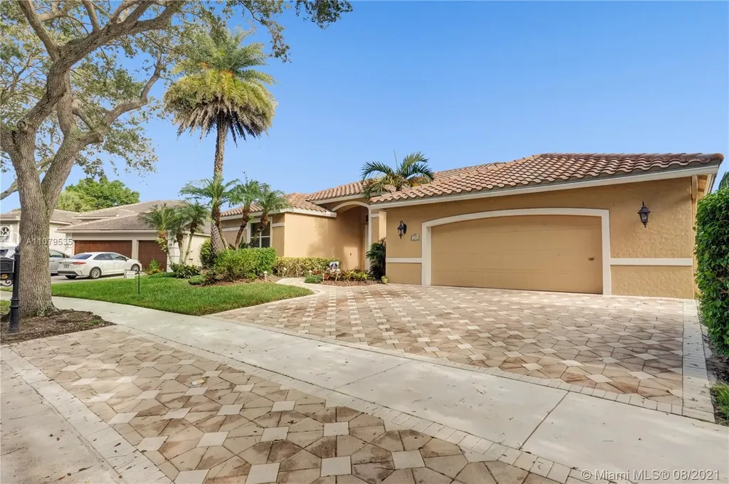 285 Landings Boulevard Weston FL 33327