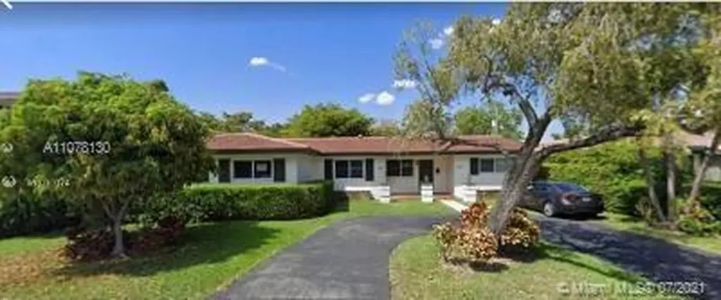 5071 Ponce De Leon Boulevard Coral Gables FL 33146