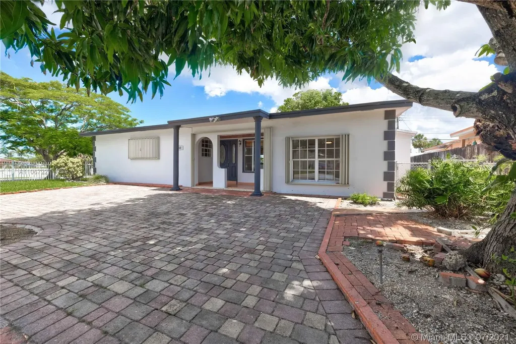 410 W 30th Place Hialeah FL 33012