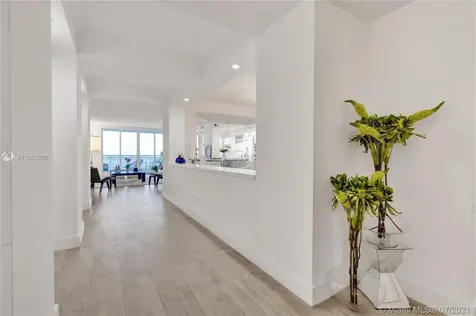 808 Brickell Key Drive Miami FL 33131