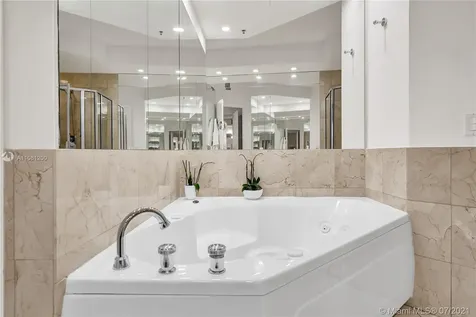 808 Brickell Key Drive Miami FL 33131