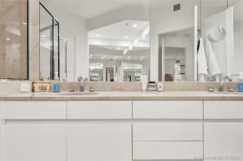 808 Brickell Key Drive Miami FL 33131