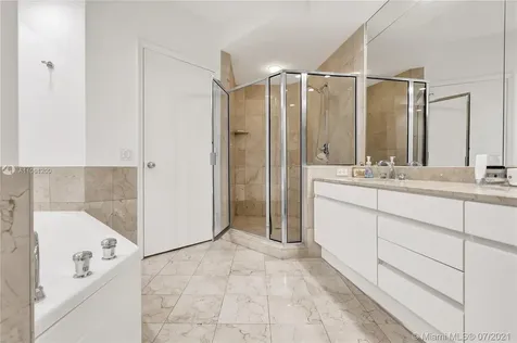 808 Brickell Key Drive Miami FL 33131