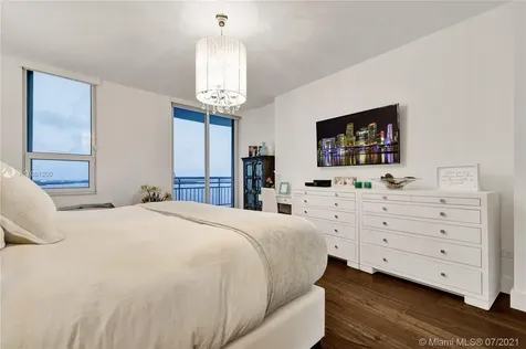 808 Brickell Key Drive Miami FL 33131