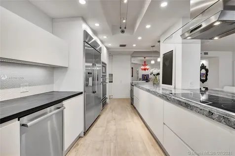 808 Brickell Key Drive Miami FL 33131