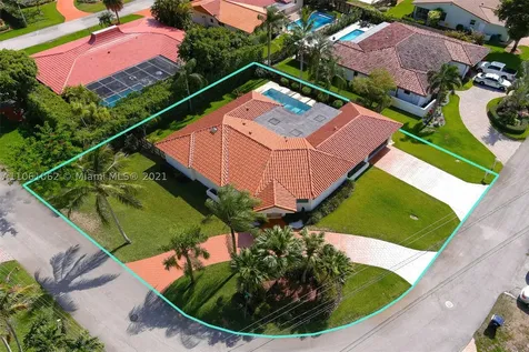6810 N Saint Andrews Drive Hialeah FL 33015
