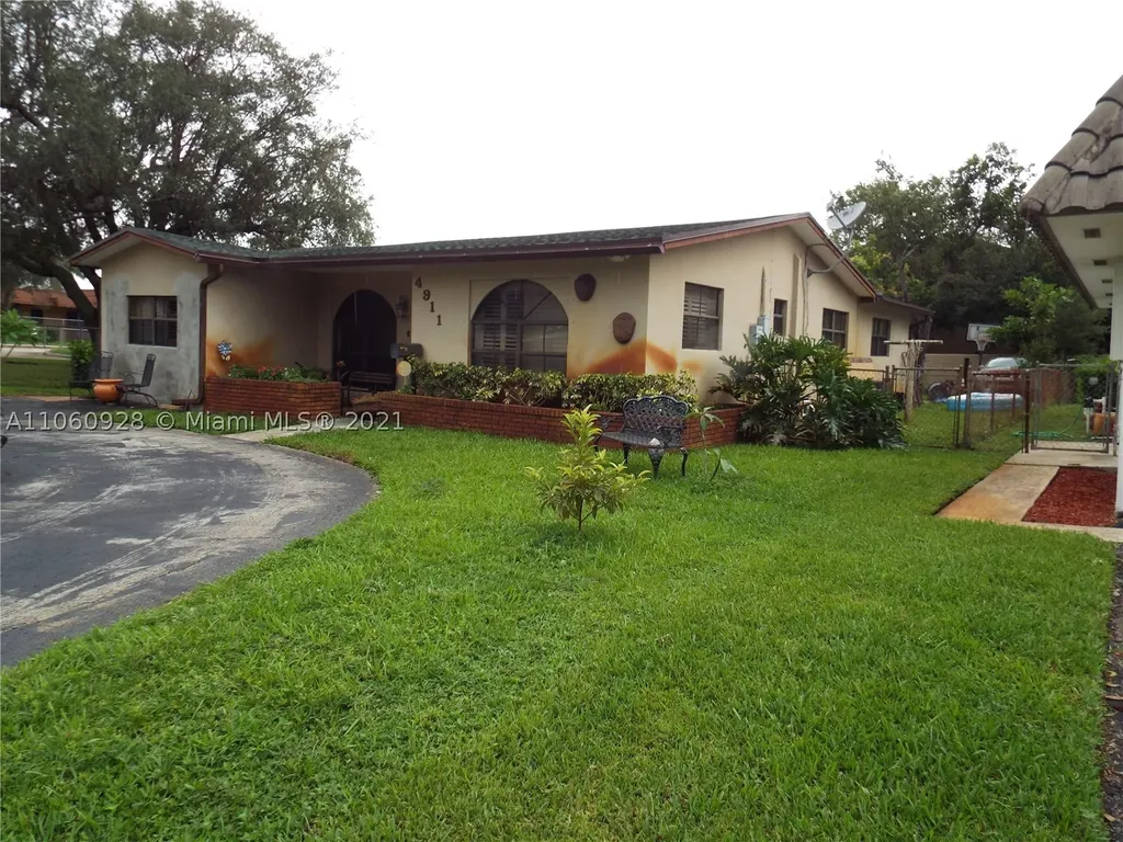 4911 Thomas Street Hollywood FL 33021