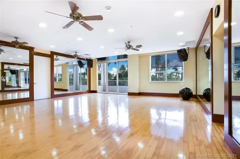 19501 W Country Club Drive Aventura FL 33180