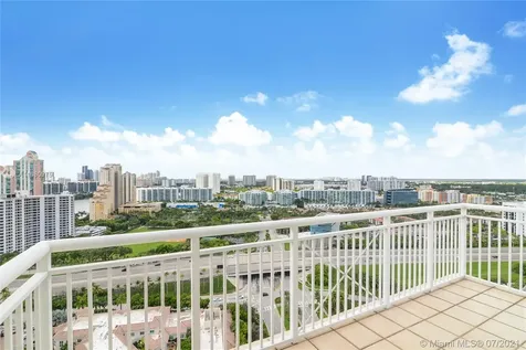 19501 W Country Club Drive Aventura FL 33180