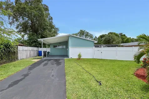 6551 Roosevelt Street Hollywood FL 33024
