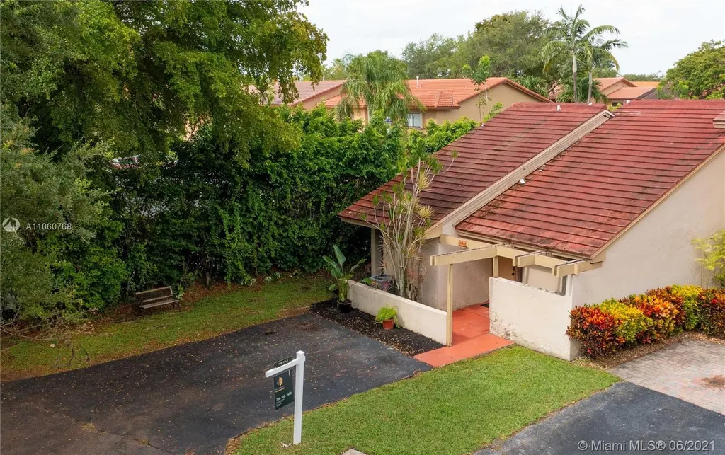 11537 SW 90th Street Miami FL 33176