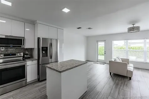 2125 SW 76th Avenue Miami FL 33155