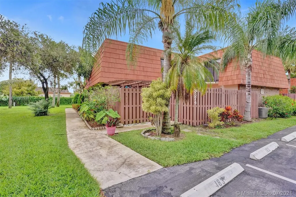 8374 S Coral Circle North Lauderdale FL 33068