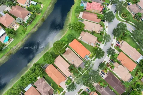 16414 Sapphire Street Weston FL 33331