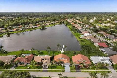 9850 N Oak Knoll Circle Davie FL 33324