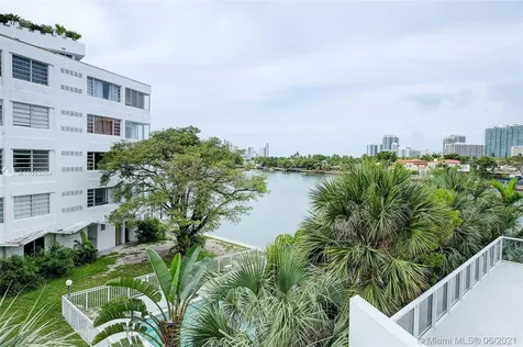 9821 E Bay Harbor Drive Bay Harbor Islands FL 33154