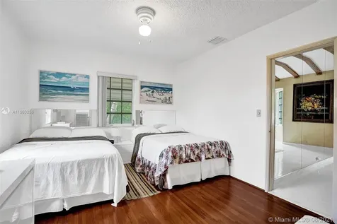 4601 Alton Road Miami Beach FL 33140