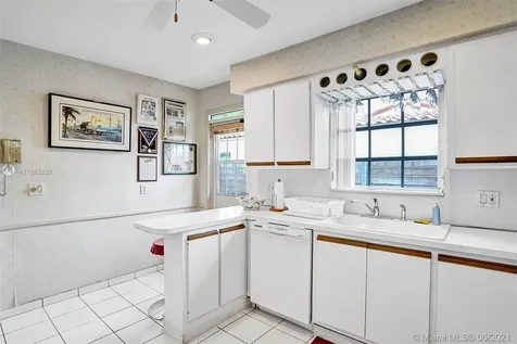 4601 Alton Road Miami Beach FL 33140