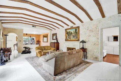 4601 Alton Road Miami Beach FL 33140