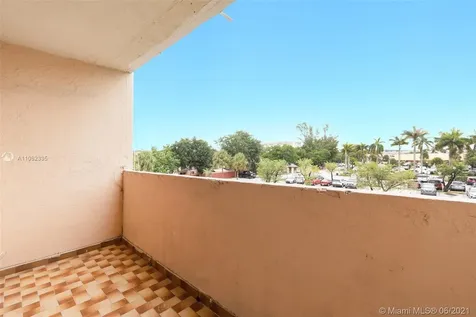 10090 NW 80th Court Hialeah Gardens FL 33016