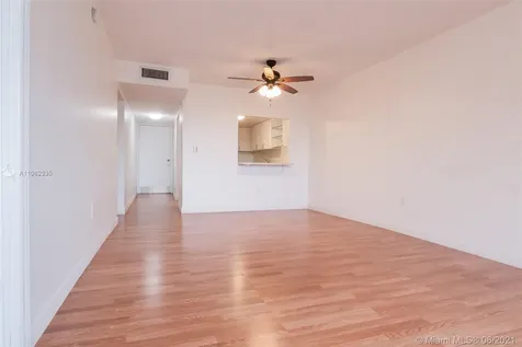 10090 NW 80th Court Hialeah Gardens FL 33016