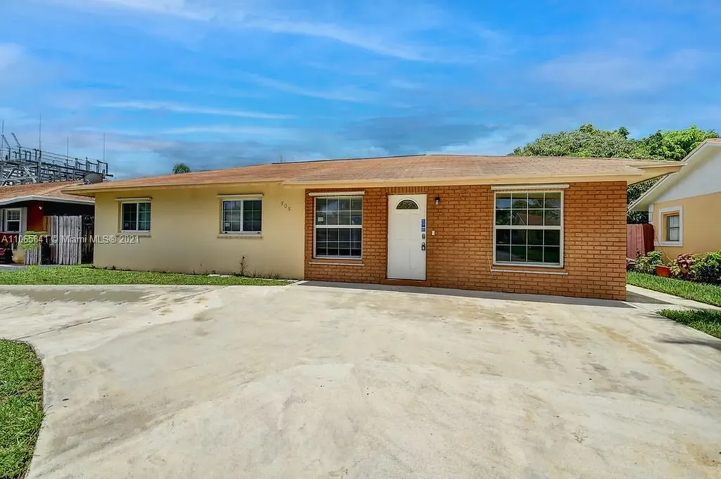 505 NW 8th Court Boynton Beach FL 33426