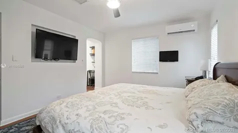 4258 N Michigan Avenue Miami Beach FL 33140