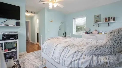 4258 N Michigan Avenue Miami Beach FL 33140
