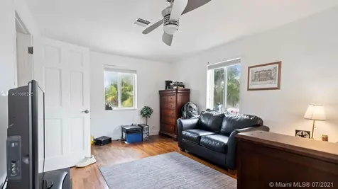 4258 N Michigan Avenue Miami Beach FL 33140