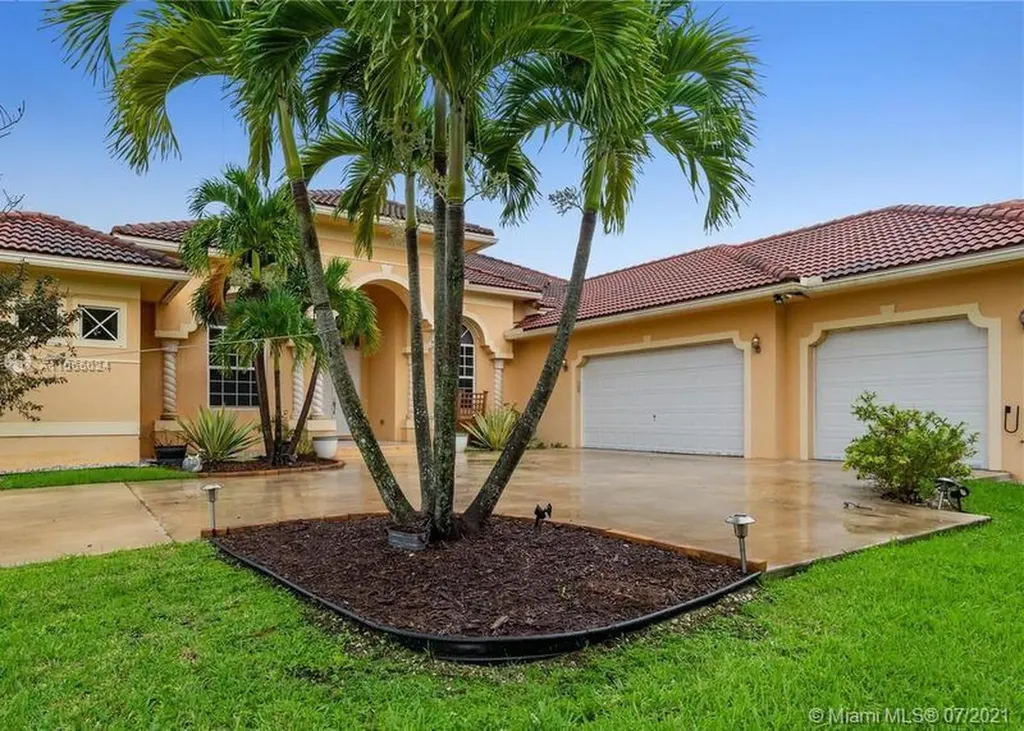 1640 NW 114th Avenue Plantation FL 33323