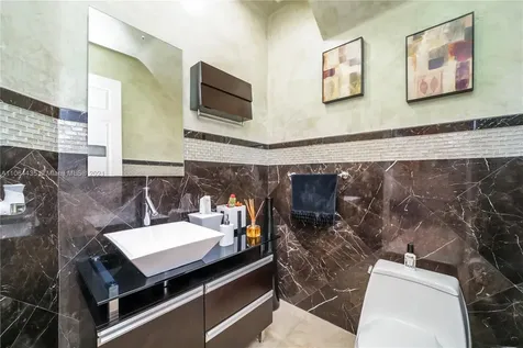 19414 NE 39th Avenue Sunny Isles Beach FL 33160