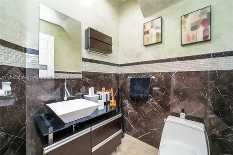 19414 NE 39th Avenue Sunny Isles Beach FL 33160