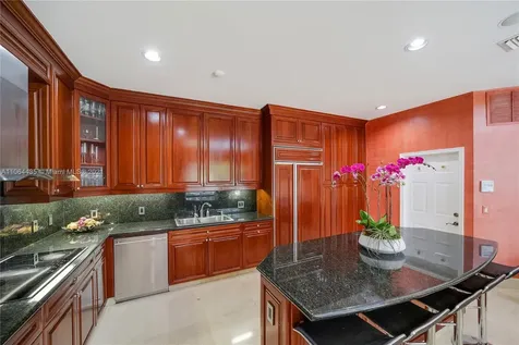 19414 NE 39th Avenue Sunny Isles Beach FL 33160