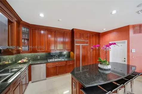 19414 NE 39th Avenue Sunny Isles Beach FL 33160