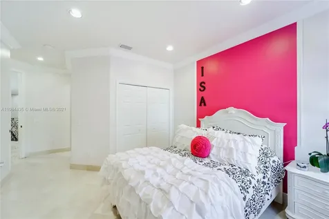 19414 NE 39th Avenue Sunny Isles Beach FL 33160