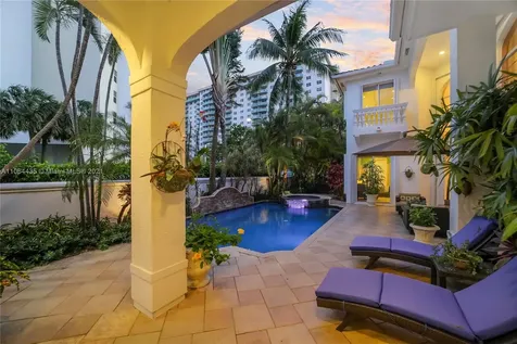19414 NE 39th Avenue Sunny Isles Beach FL 33160