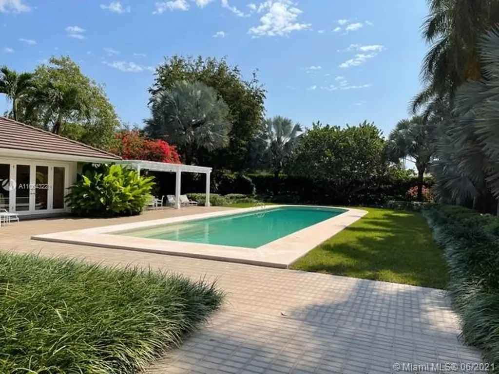 11055 Paradela Street Coral Gables FL 33156