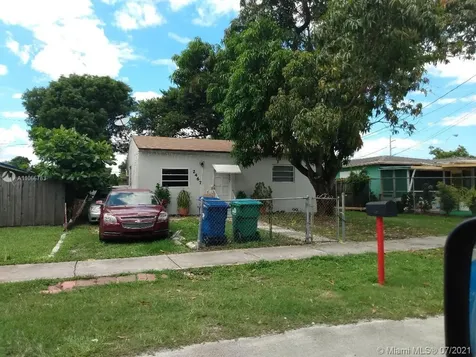 2467 NW 57th Street Miami FL 33142