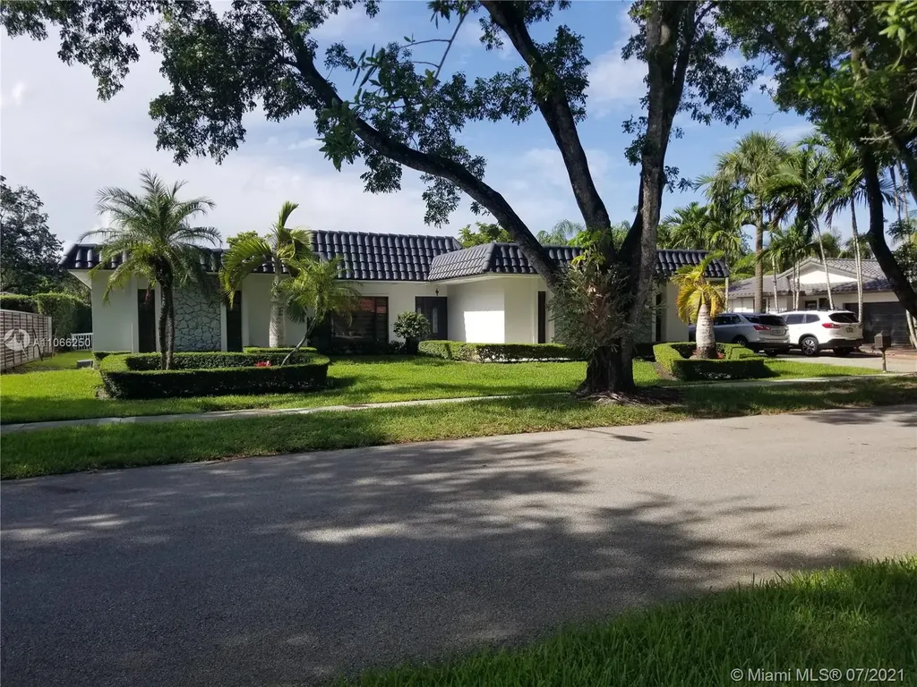6825 Gleneagle Drive Miami Lakes FL 33014