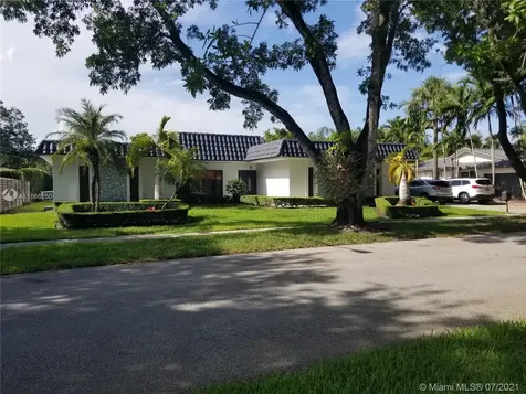 6825 Gleneagle Drive Miami Lakes FL 33014