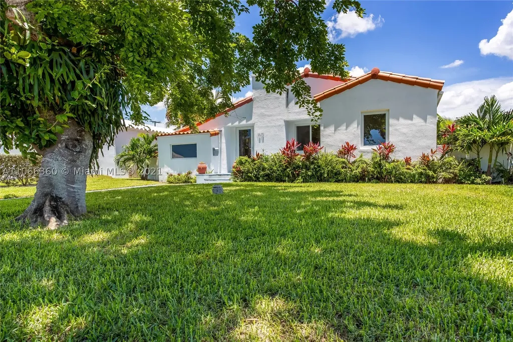 1615 Bay Drive Miami Beach FL 33141