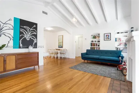1615 Bay Drive Miami Beach FL 33141