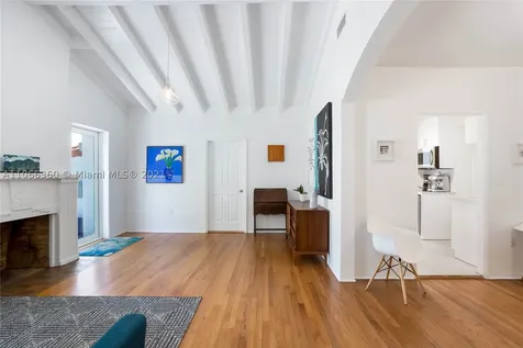 1615 Bay Drive Miami Beach FL 33141
