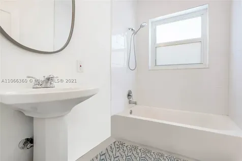1615 Bay Drive Miami Beach FL 33141