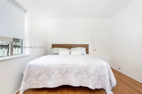 1615 Bay Drive Miami Beach FL 33141