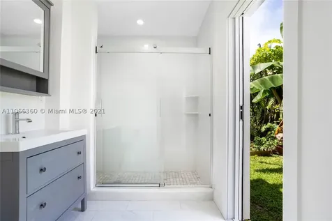 1615 Bay Drive Miami Beach FL 33141