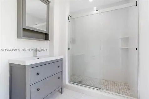 1615 Bay Drive Miami Beach FL 33141