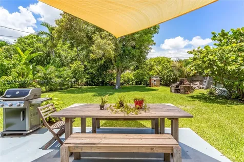 1615 Bay Drive Miami Beach FL 33141